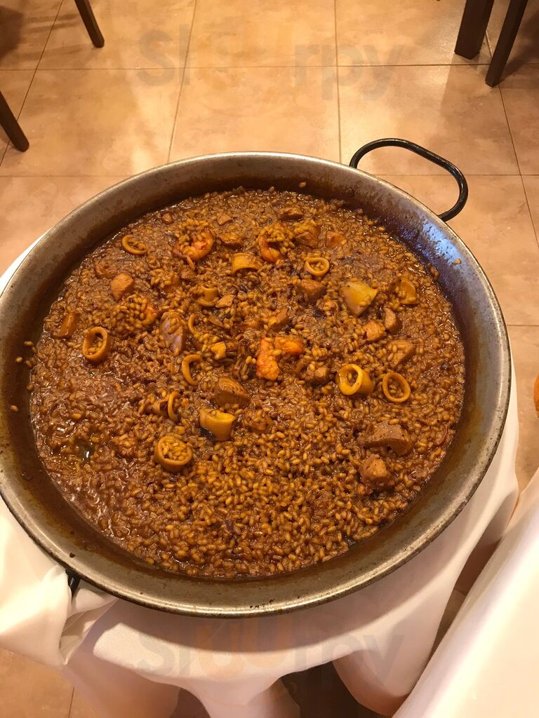 Paella en El Castillo